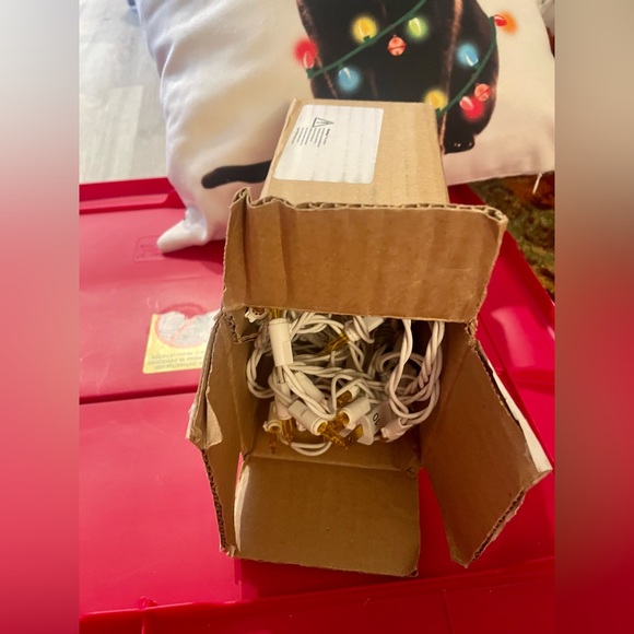 NWOT 100lt yellow icicle set white white plug 9 long 4 spacing 5.5 drop🎄🎆 - Picture 3 of 4